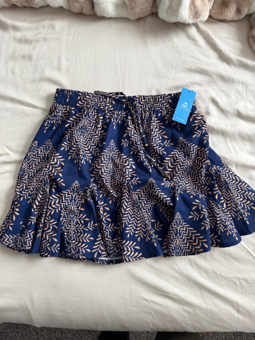 Cupshe Navy & Tan Leaf-Print Ruffle Skirt